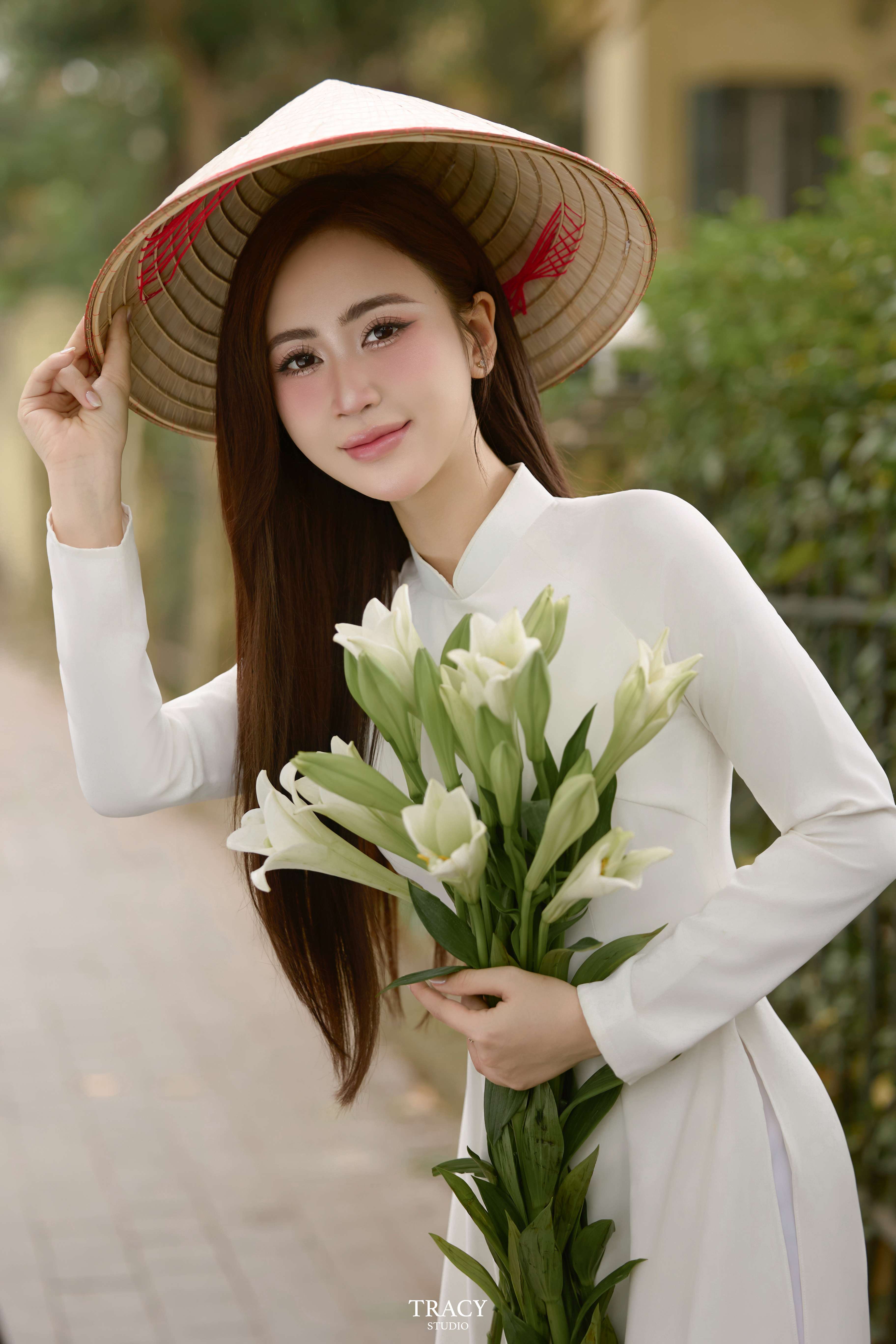 frontend/img/gallery/tinh-khoi-ao-dai-viet/tracy-studio-chup-concept-ao-dai-hoa-hue (6).jpg